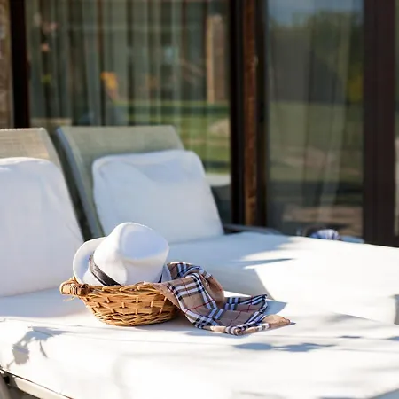 Serenity Villas, Nilie Hospitality Mgmt * Kassandria